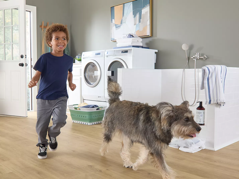37013_142_pergo_elements_mudroom_campaign_image_00